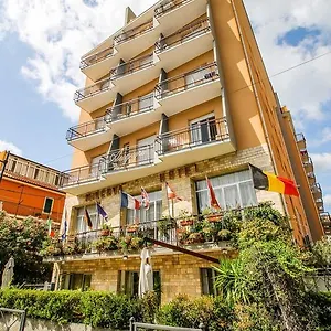 hotel-minerva-pietra-ligure.hotelitalianriviera.com/