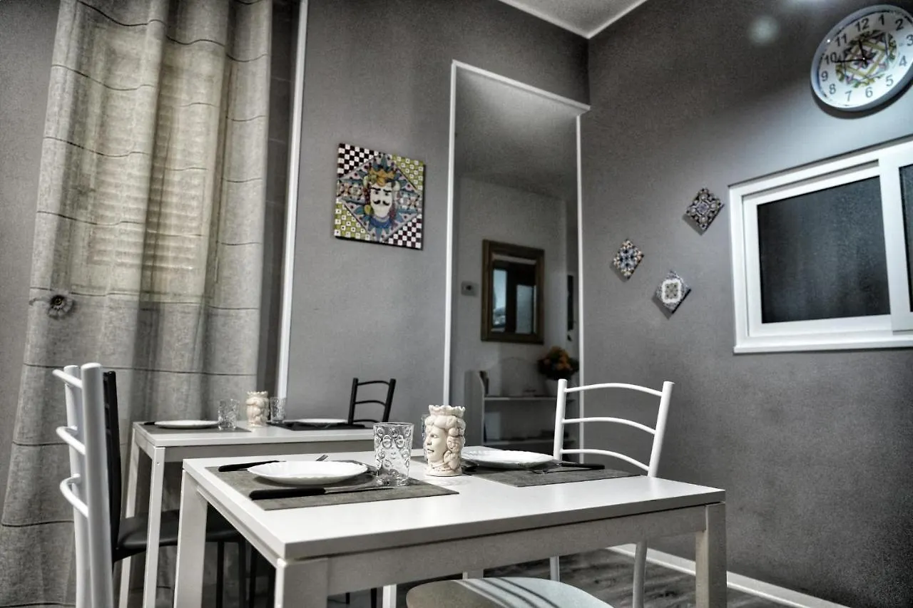 La Casa Del Moro - Al Politeama Bed & Breakfast Palermo Italy